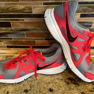 Nike Revolution 2 Shoes - Youth Size 7